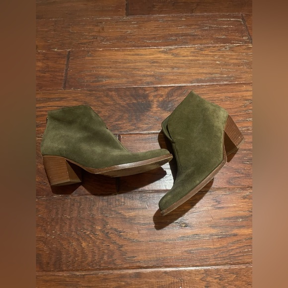 VINCE Havana Front Slit Block Heel Ankle Bootie Rare Sage Color Size 36 - Picture 3 of 16